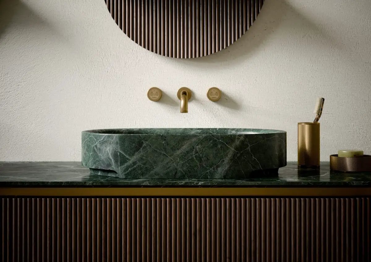 Naos 1 top shot
