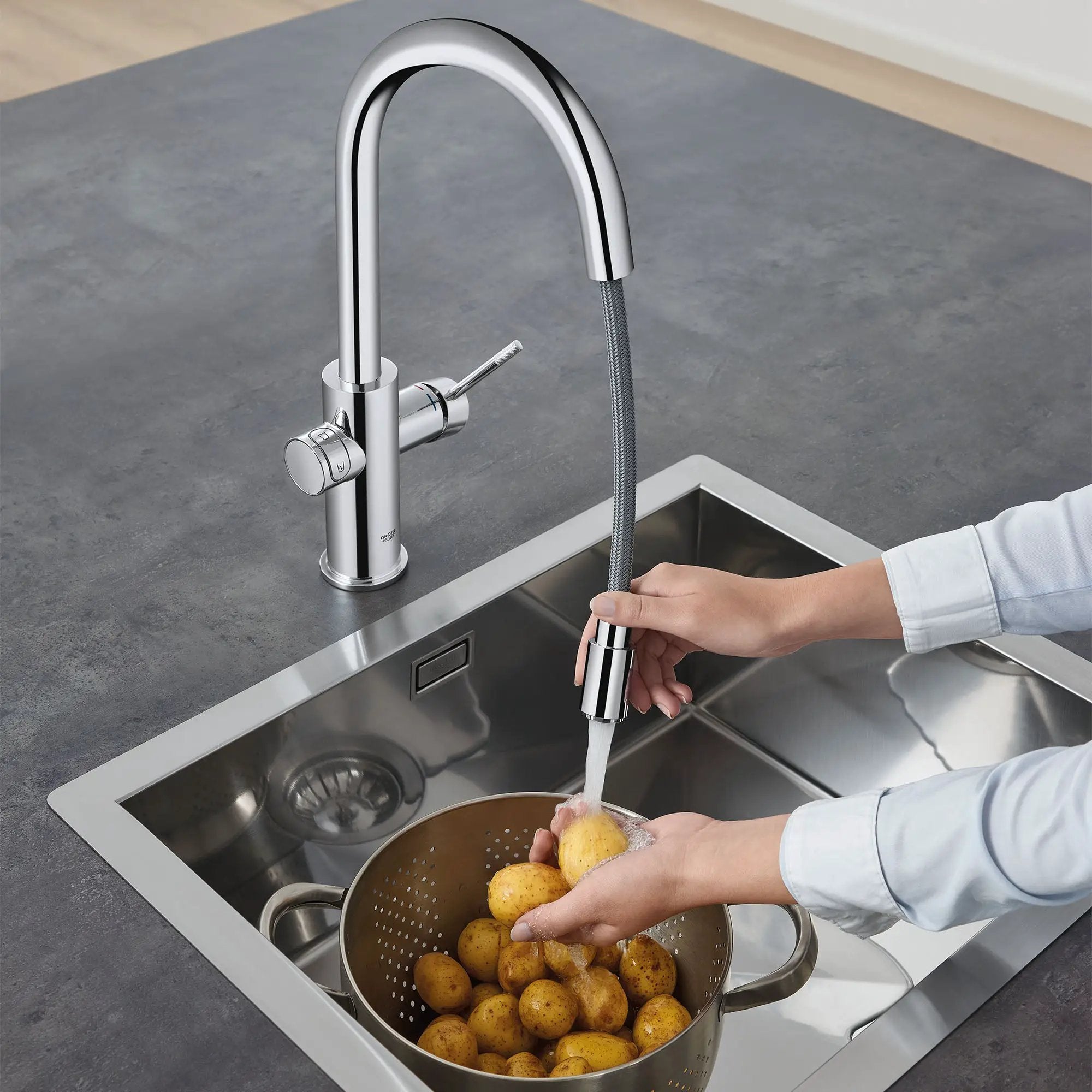 starlight chrome kitchen faucet