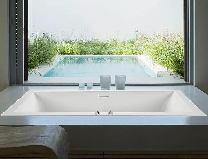 white bathtub
