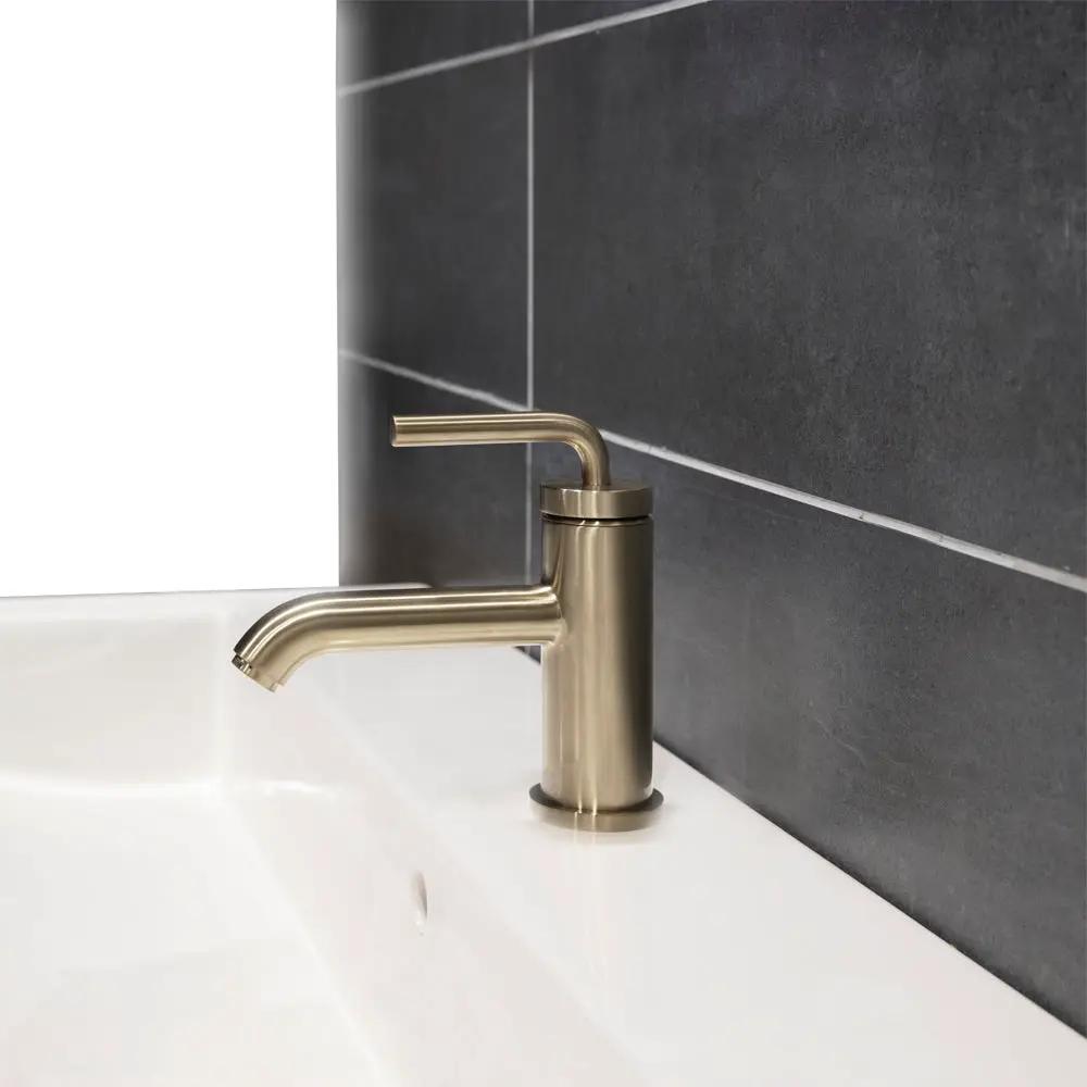brushed nickel faucet