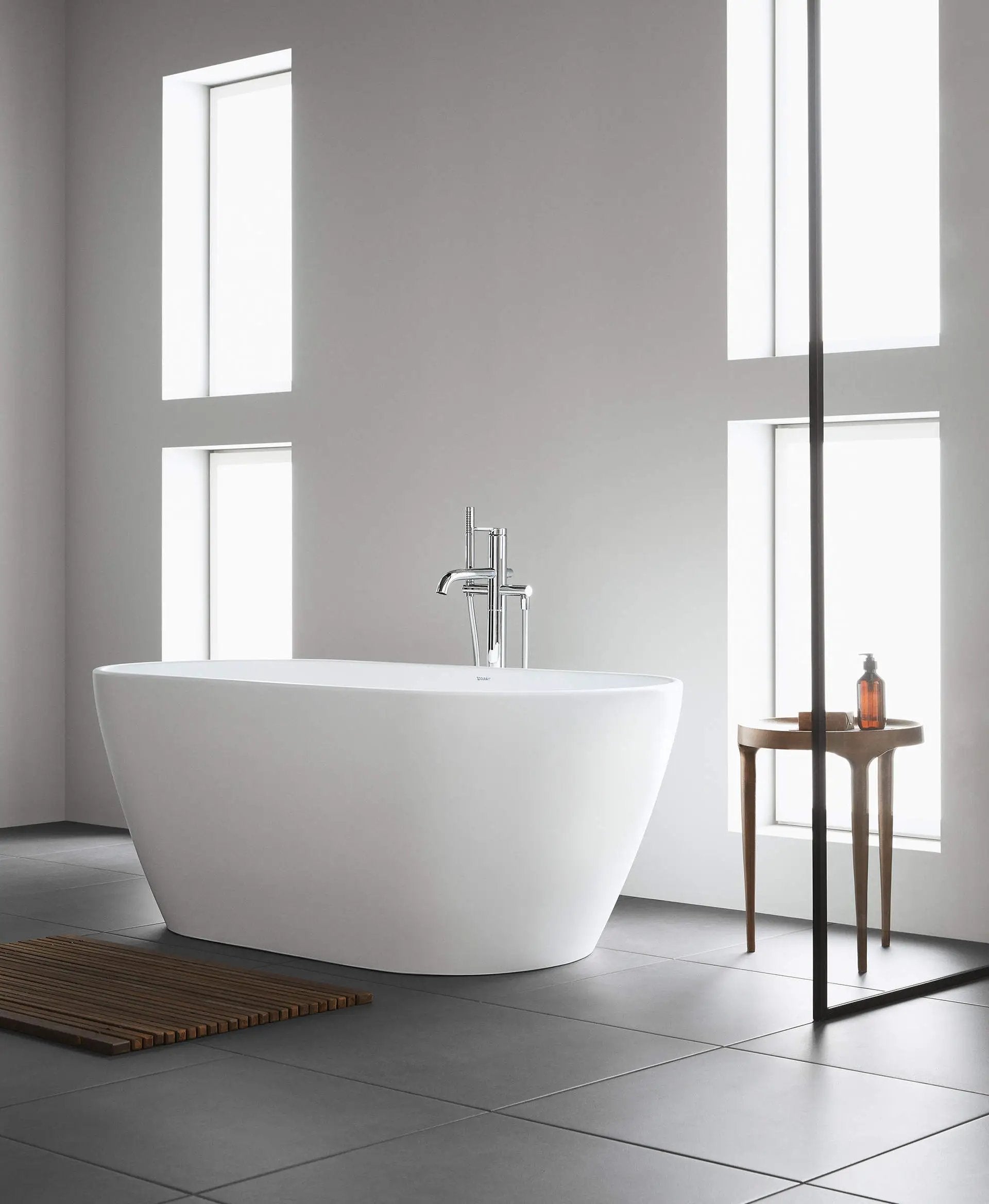 white bathtub
