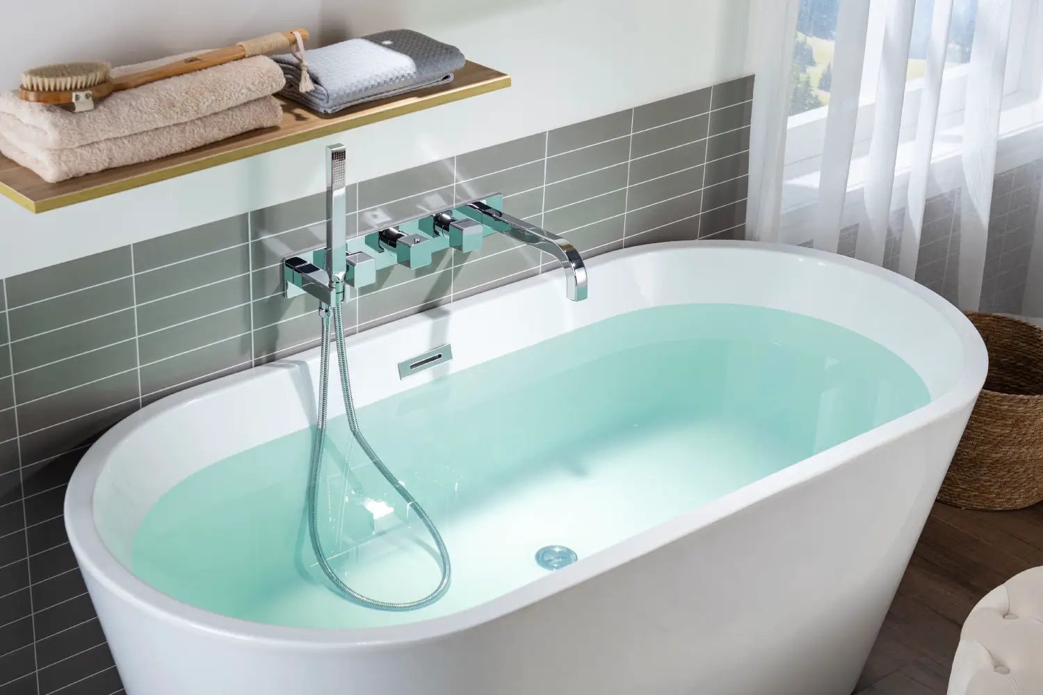 chrome tub filler