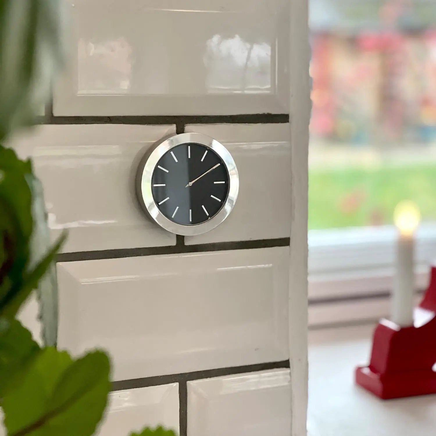 polished chrome/black clock