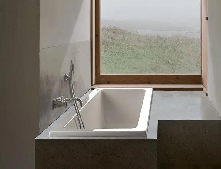 white bathtub