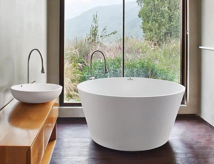 white bathtub