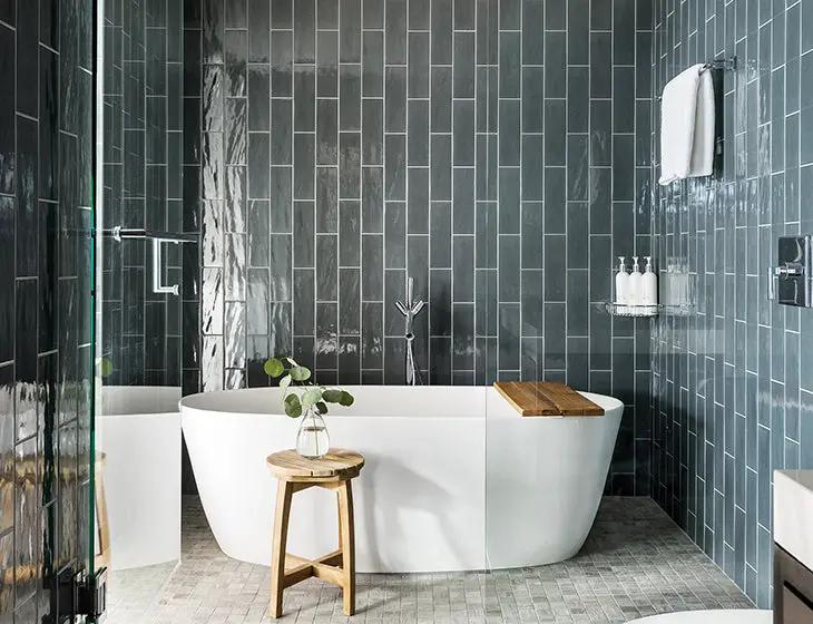 white bathtub