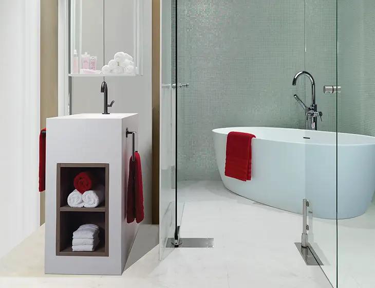 white bathtub