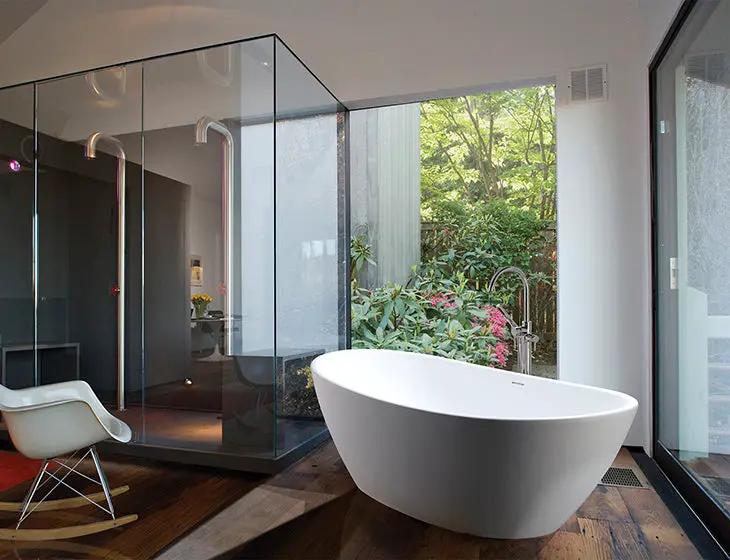 white bathtub