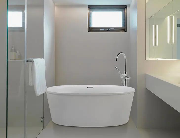 white bathtub