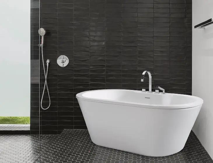 white bathtub