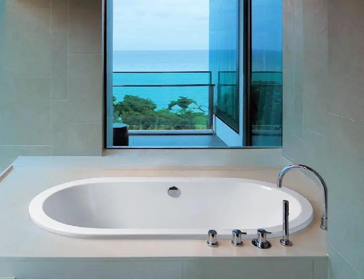 white bathtub