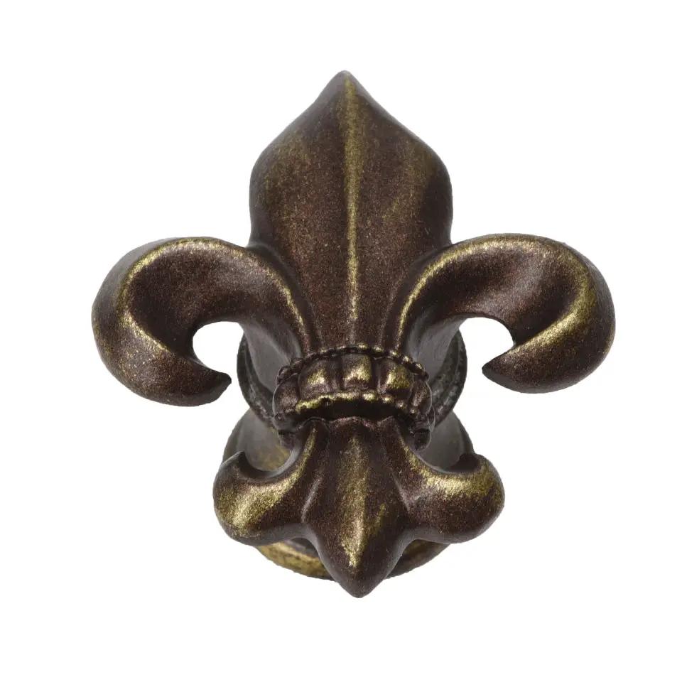 Carpe Diem Charlemagne Fleur De Lys Knob by Carpe Diem
