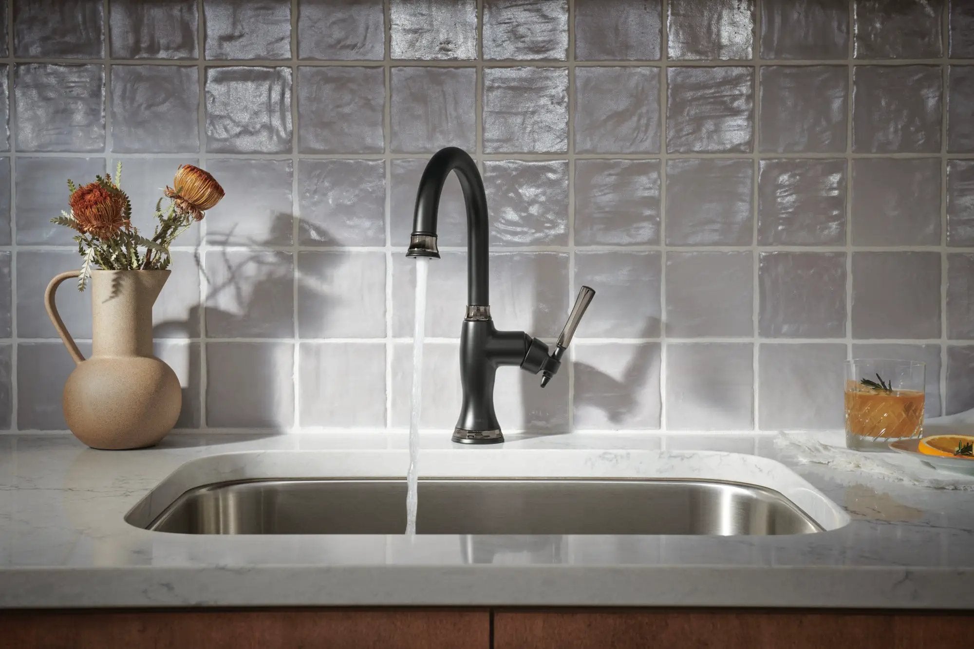 matte black/brilliance black onyx bar faucet
