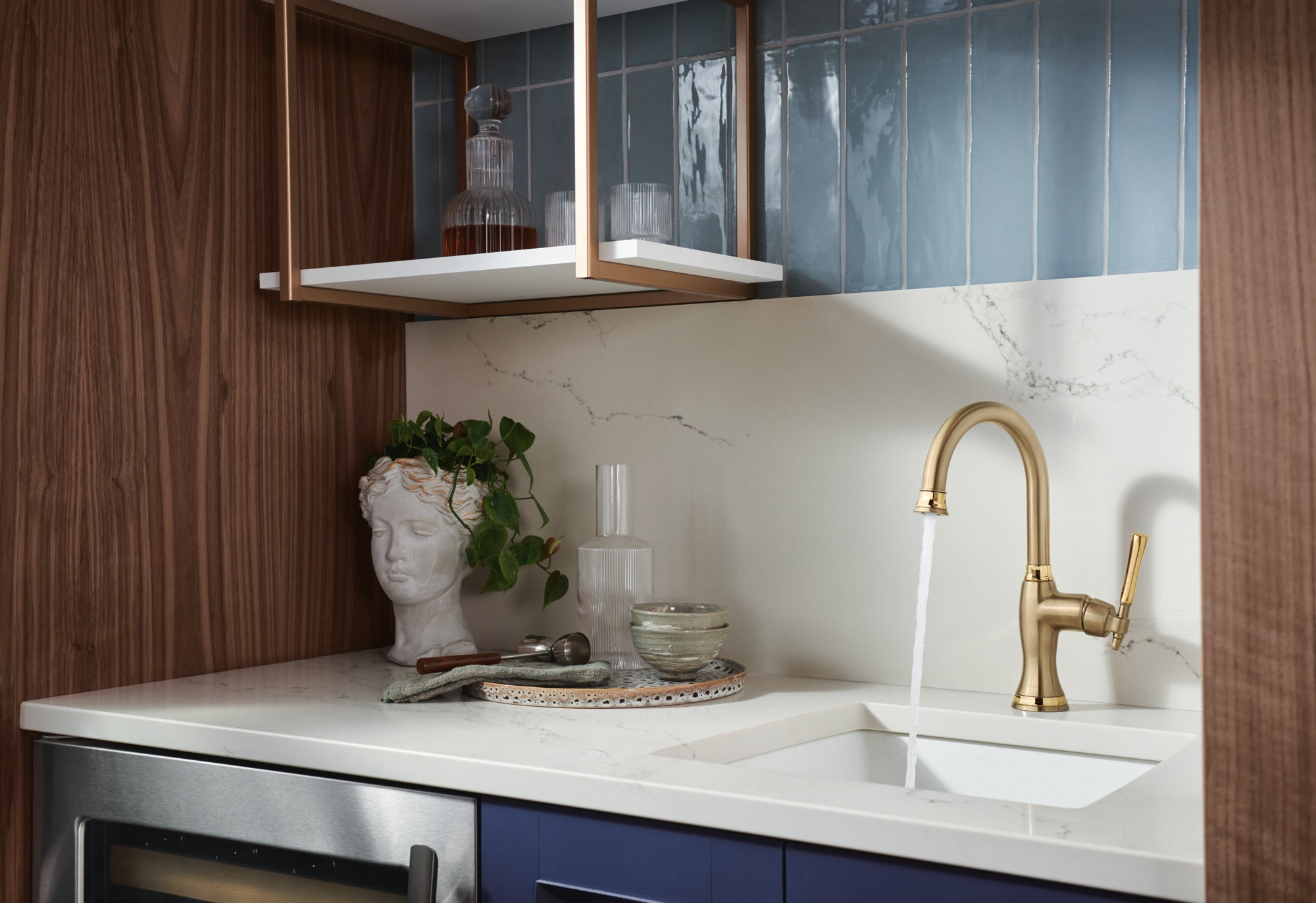 luxe gold/polished gold bar faucet