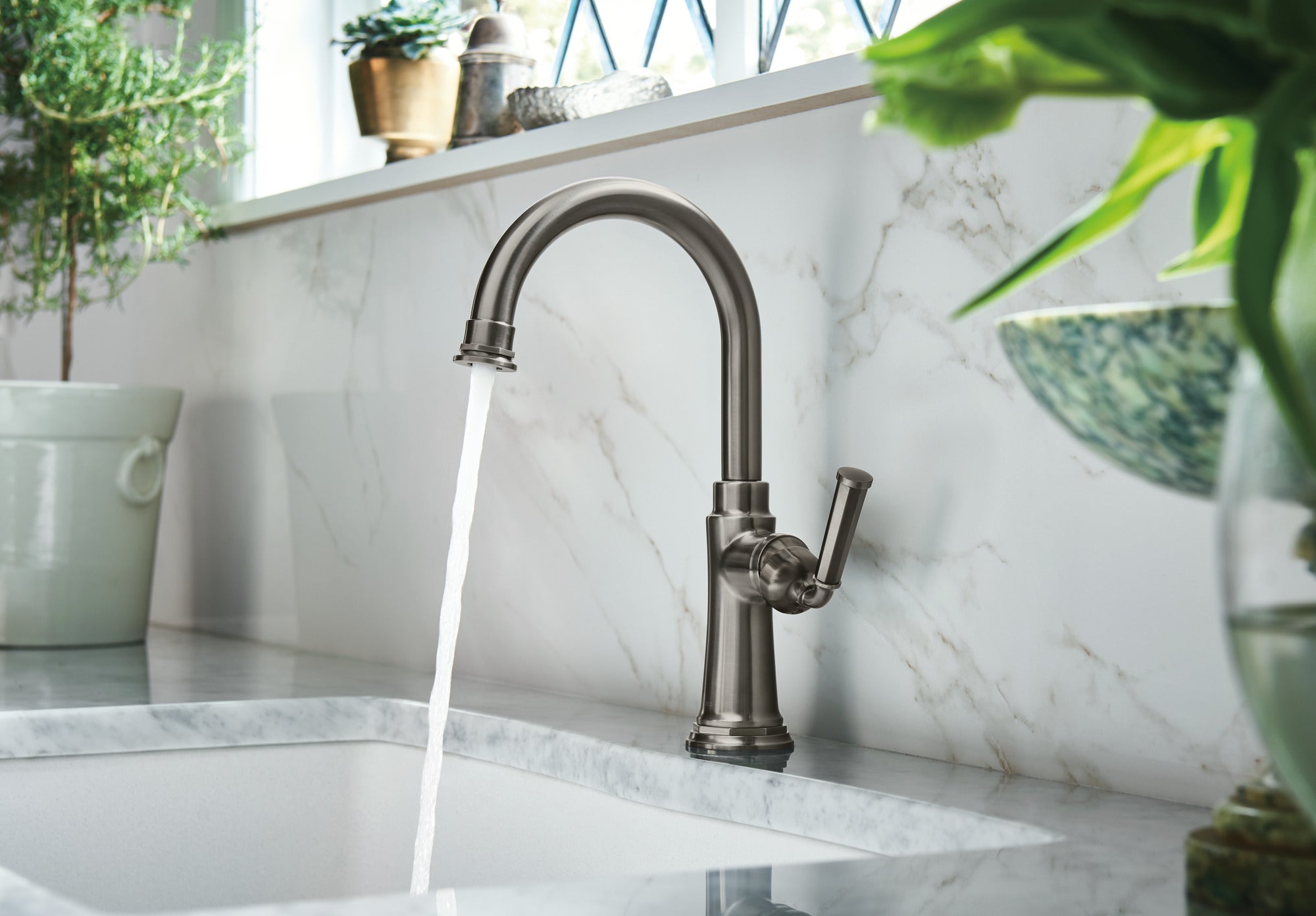 luxe steel bar faucet