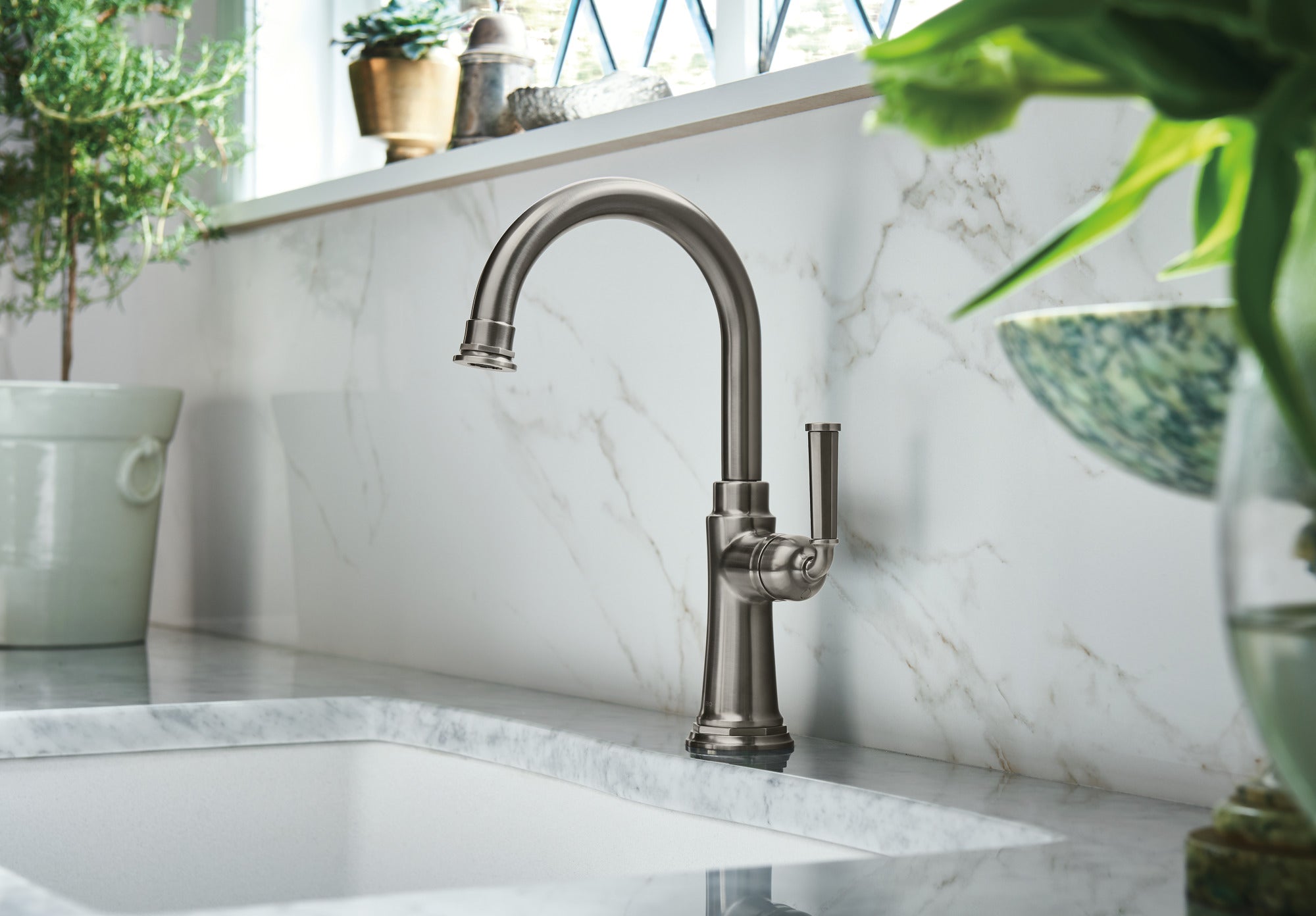 luxe steel bar faucet