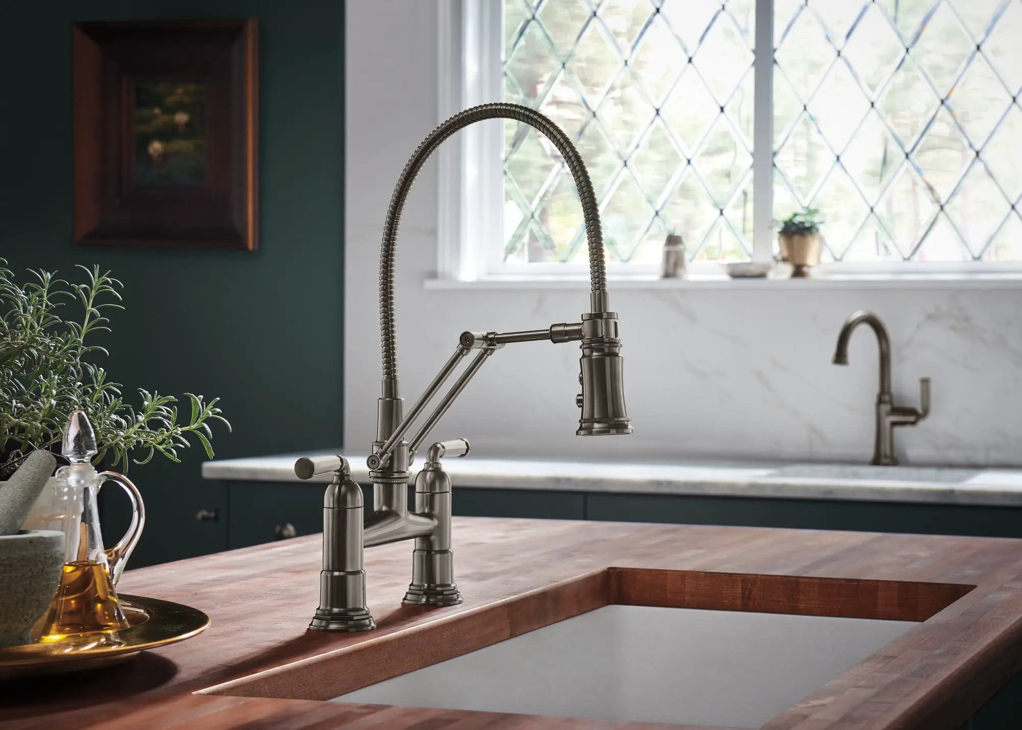 luxe steel bar faucet