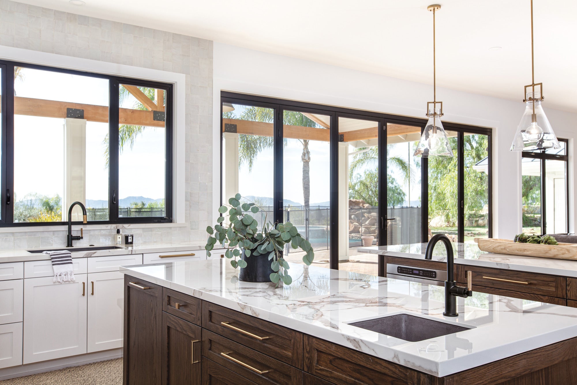 matte black/luxe gold bar faucet