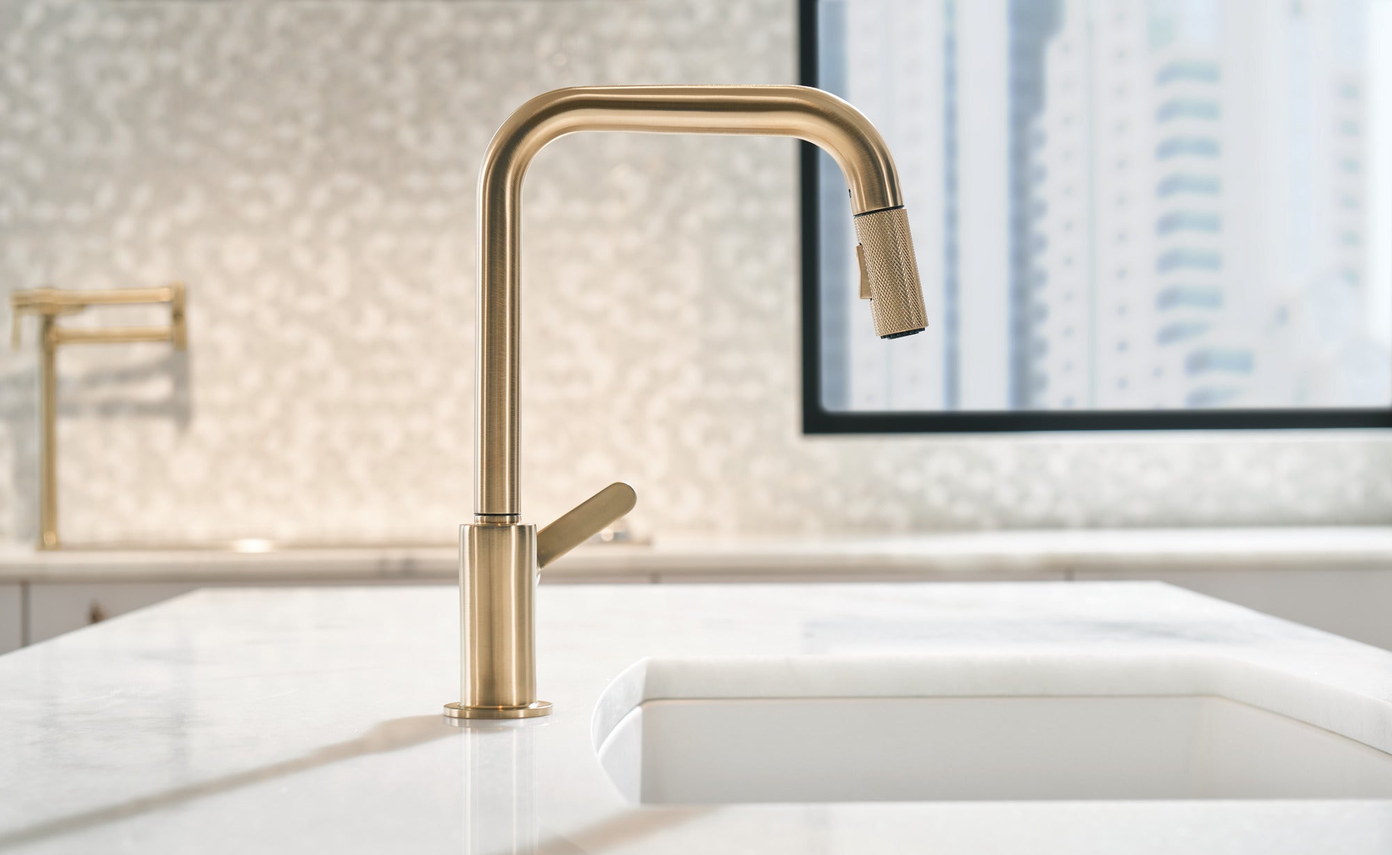 luxe gold pull-down faucet
