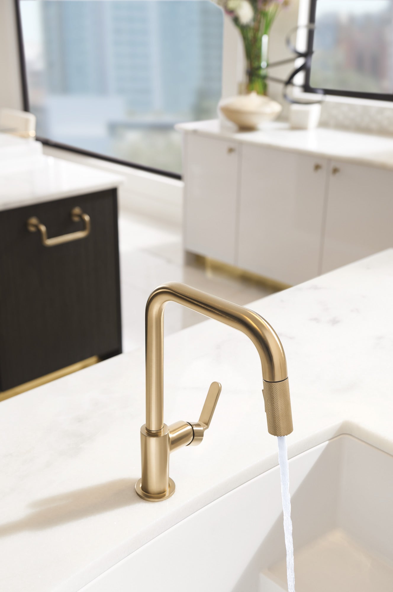 luxe gold pull-down faucet