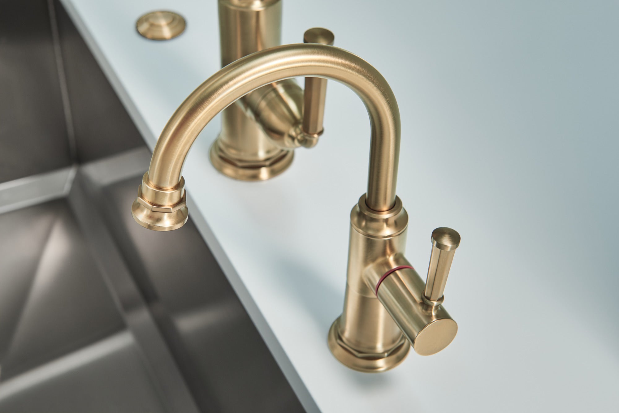 luxe gold pull-down faucet