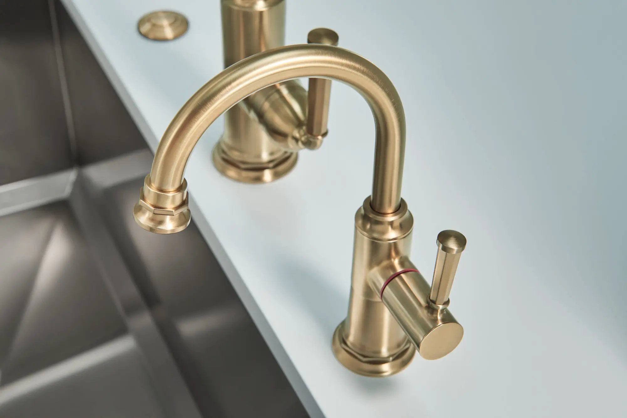 luxe gold pull-down faucet