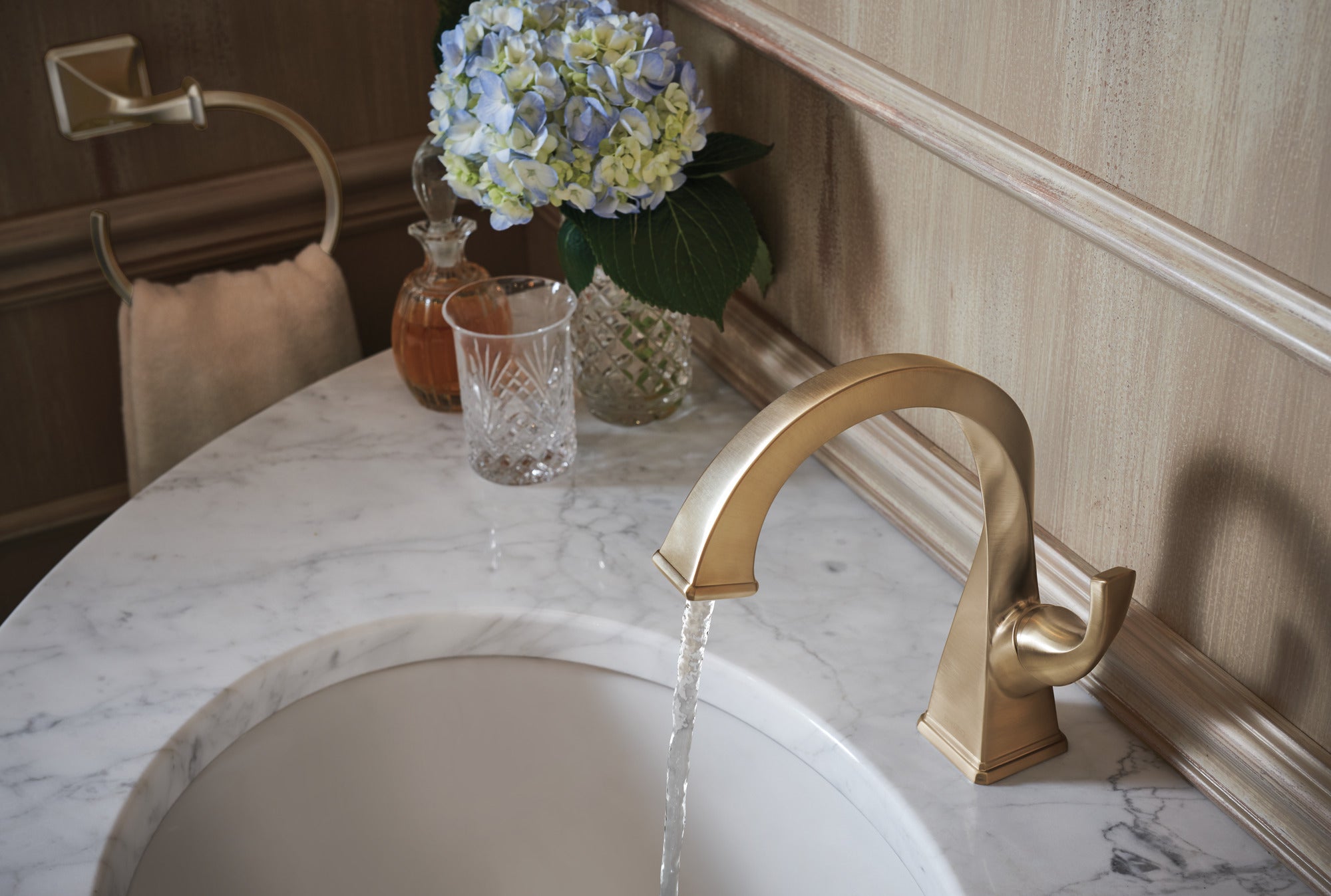 luxe gold lavatory faucet