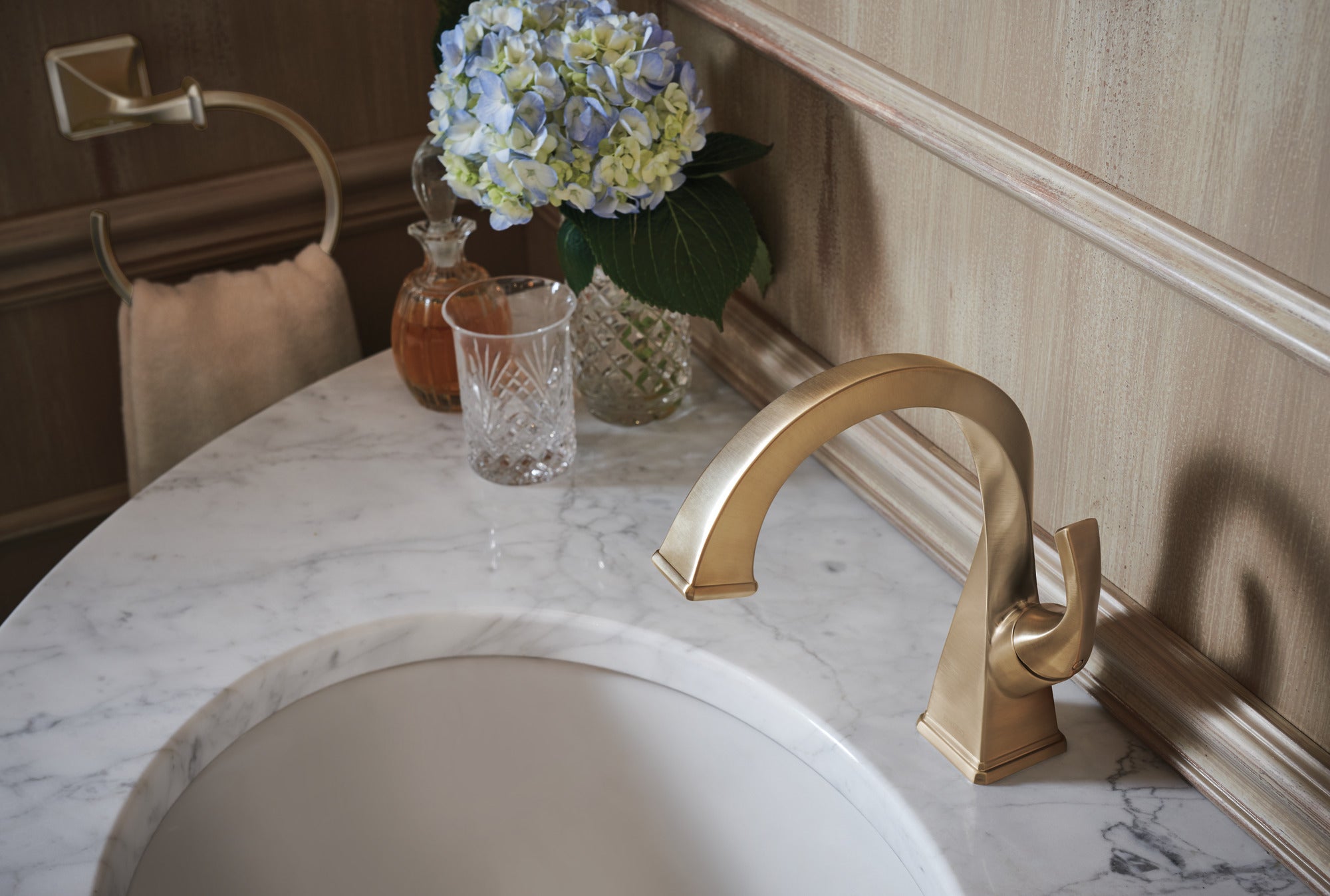 luxe gold lavatory faucet