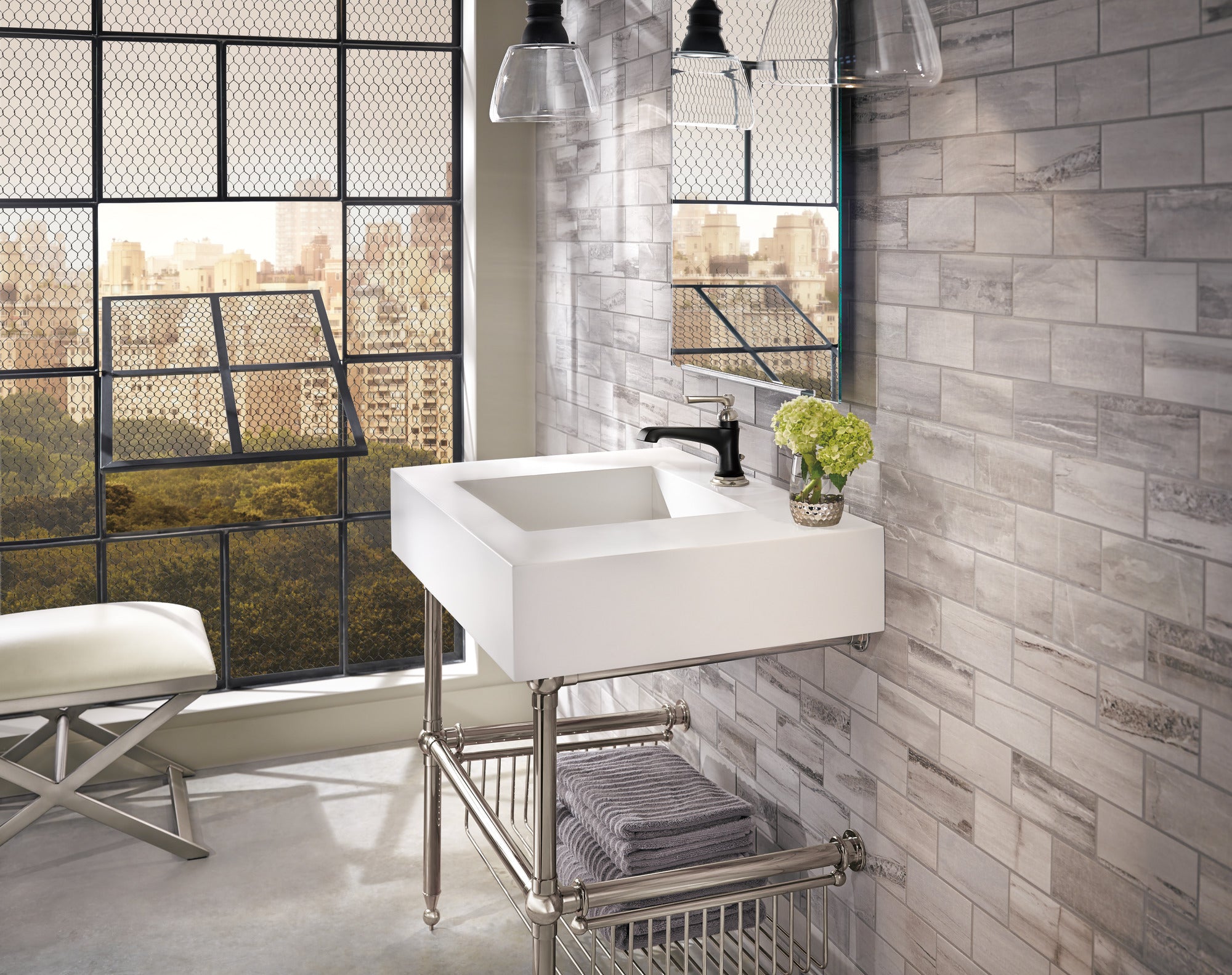 luxe nickel /matte black lavatory faucet