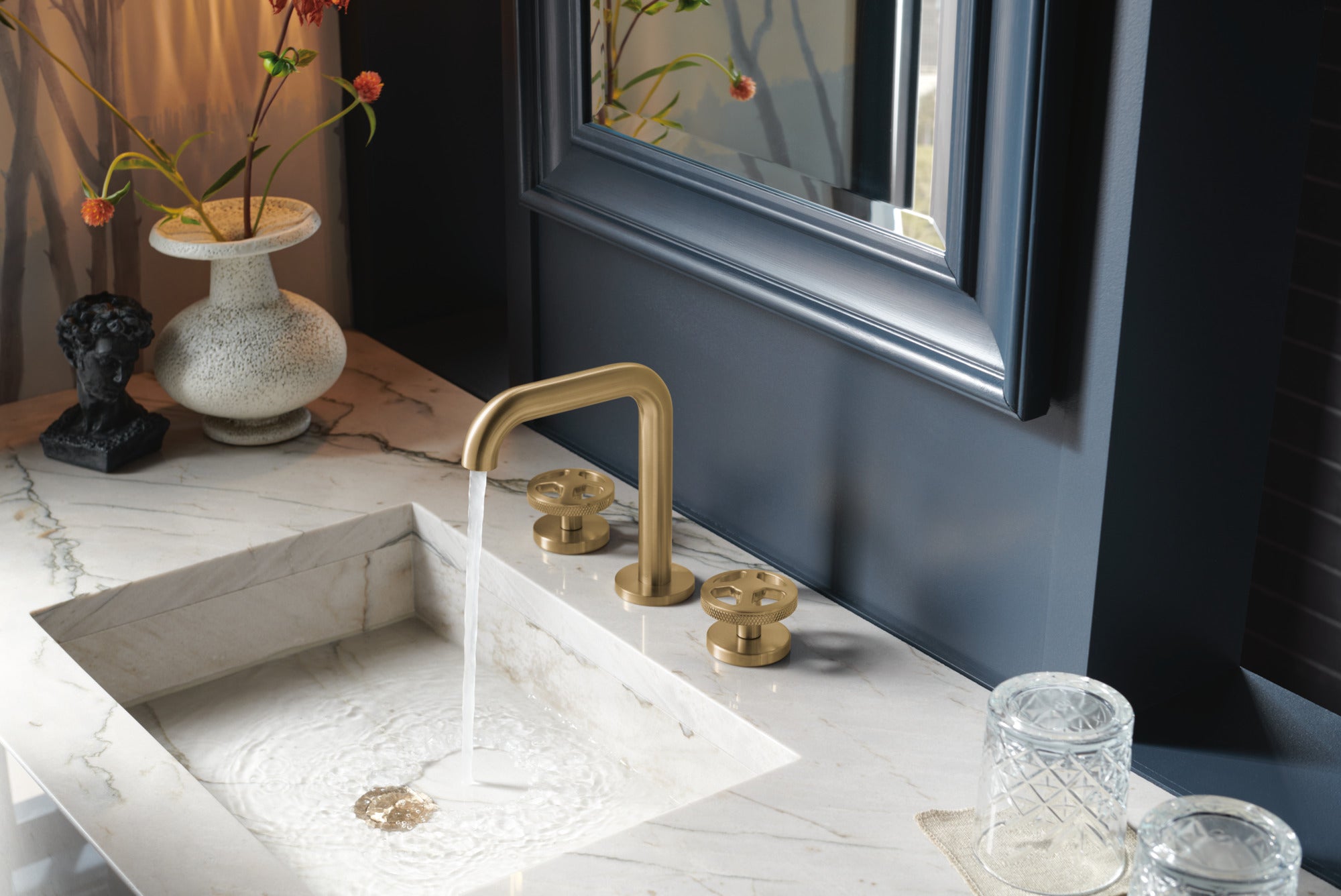 luxe gold lavatory faucet