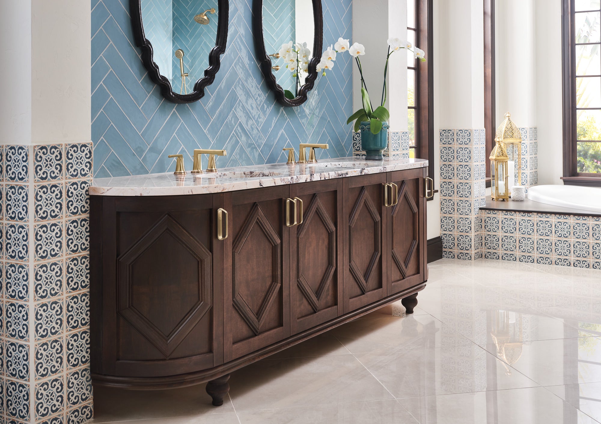 luxe gold lavatory faucet