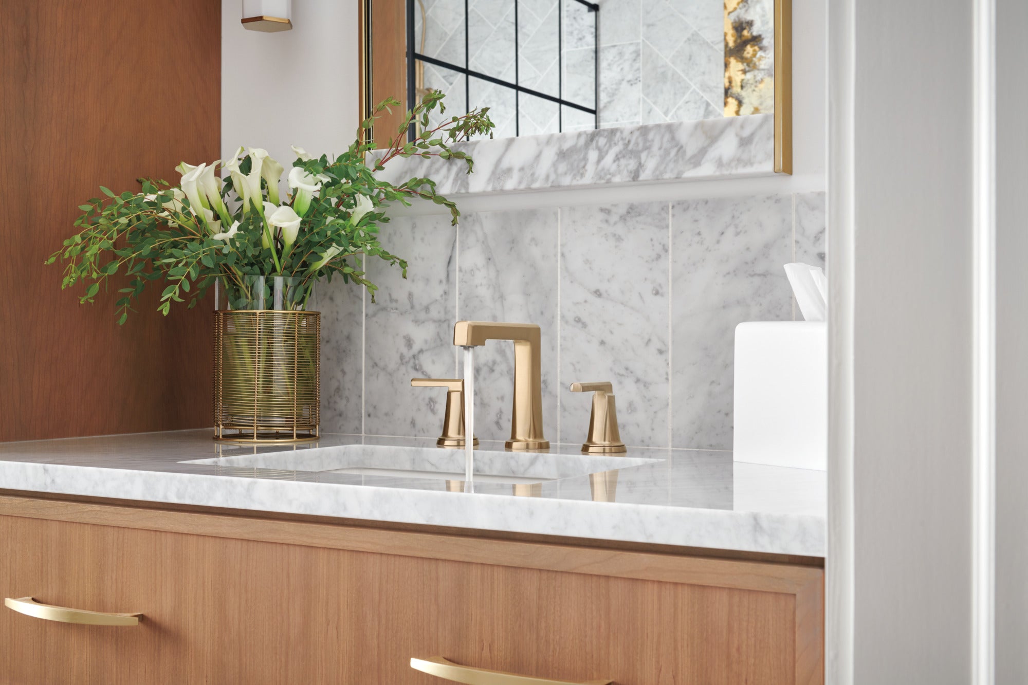 luxe gold lavatory faucet