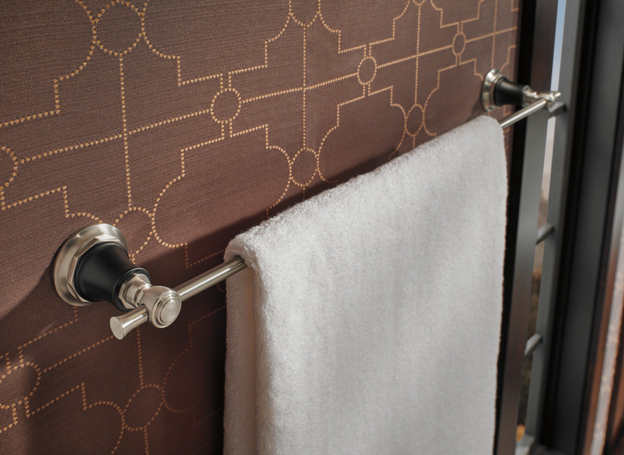 luxe nickel /matte black towel bar