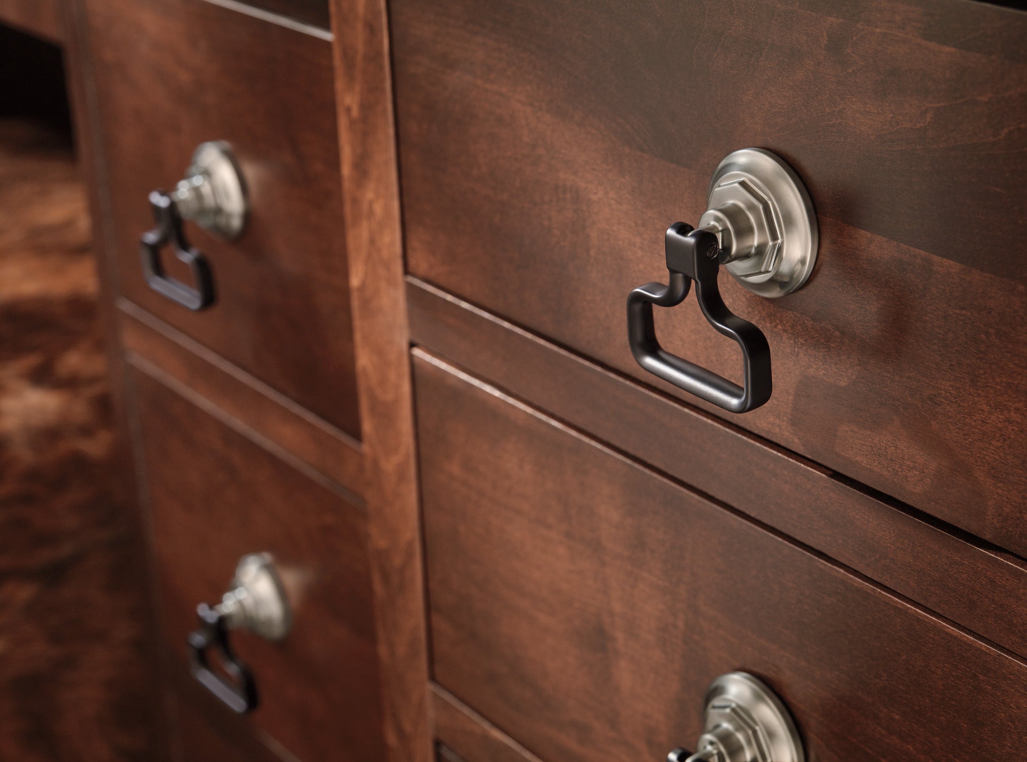 luxe nickel /matte black drawer pull