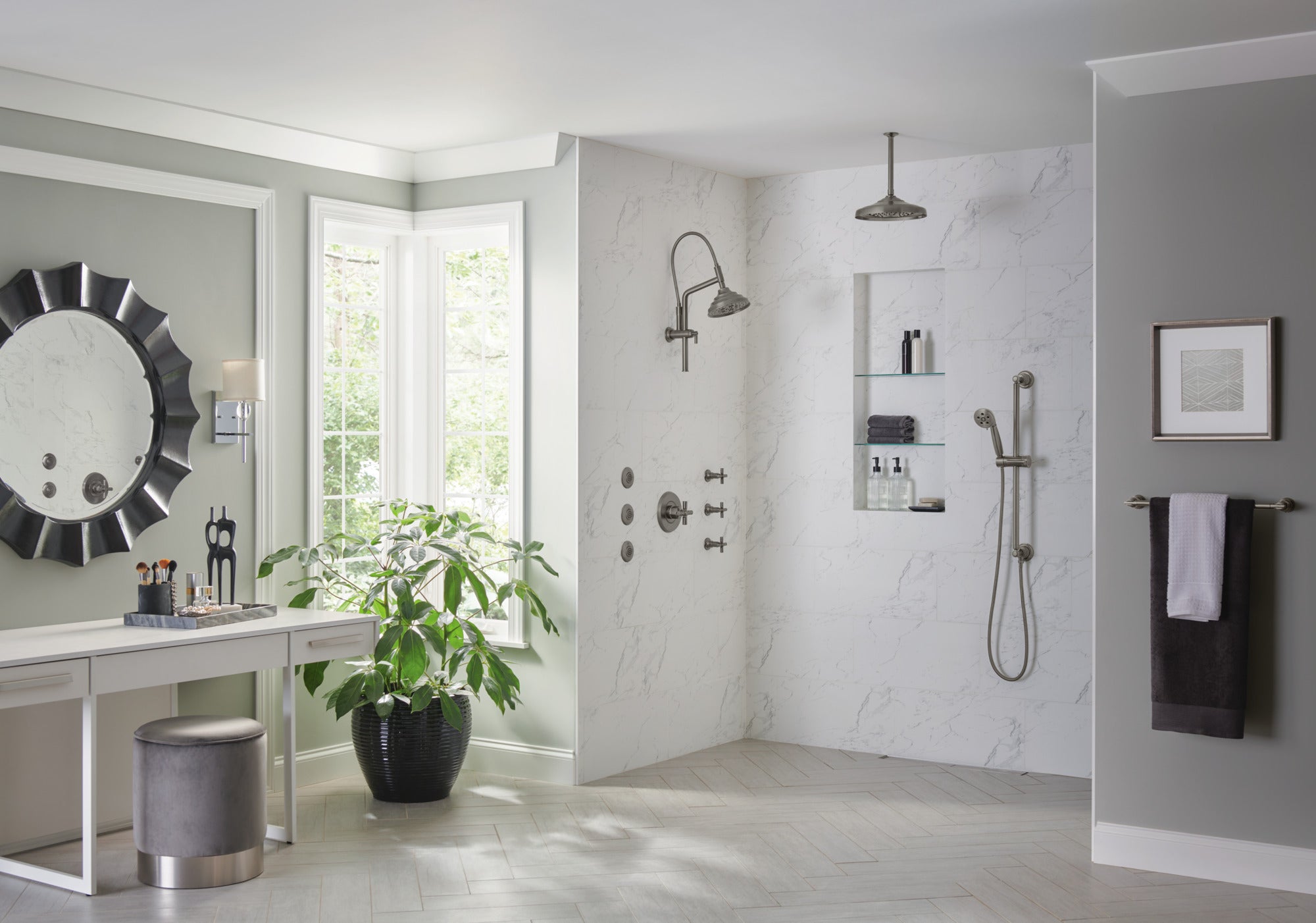 luxe steel shower head