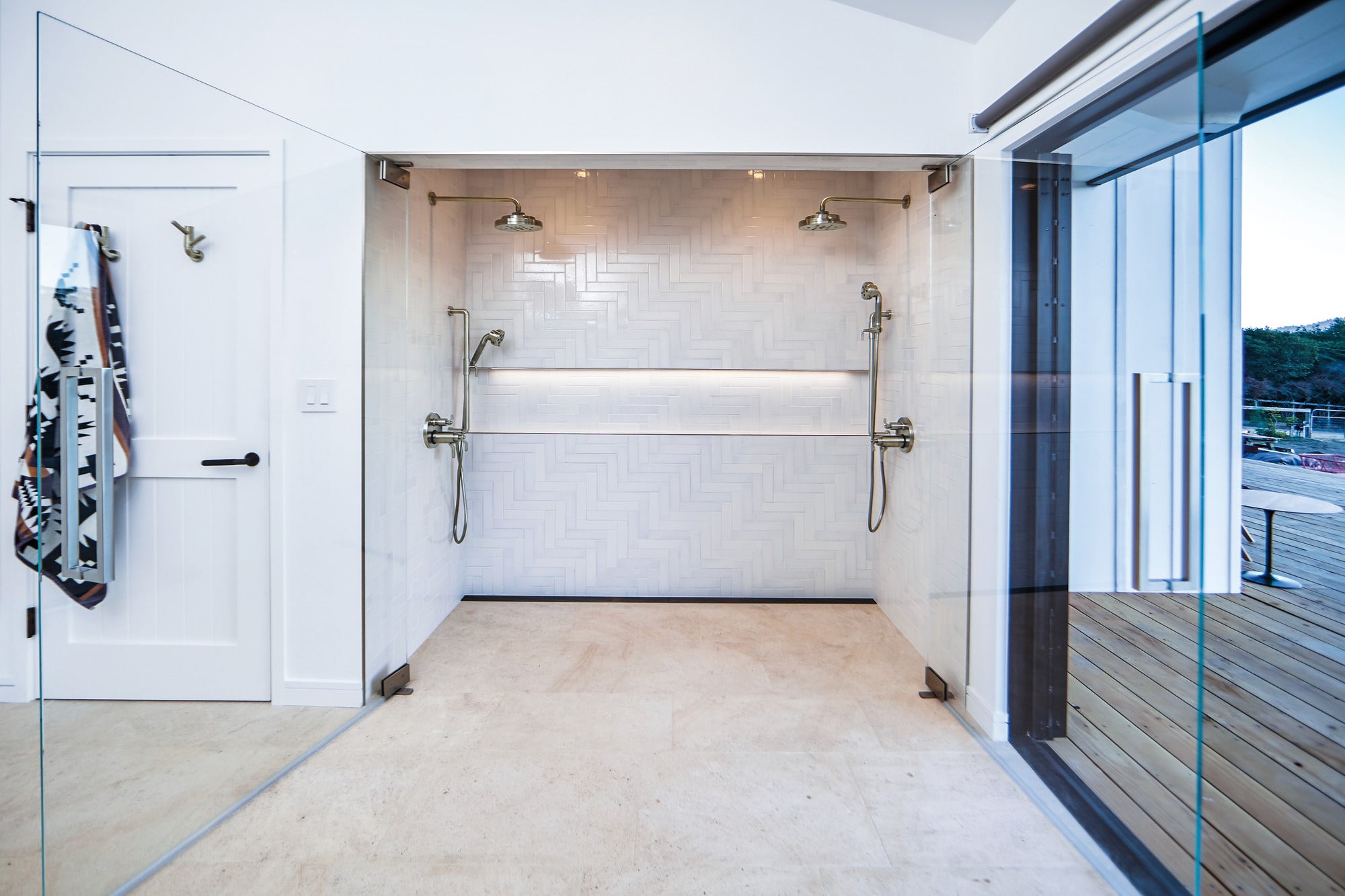 luxe nickel showerhead