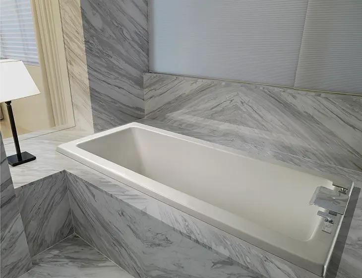 white bathtub