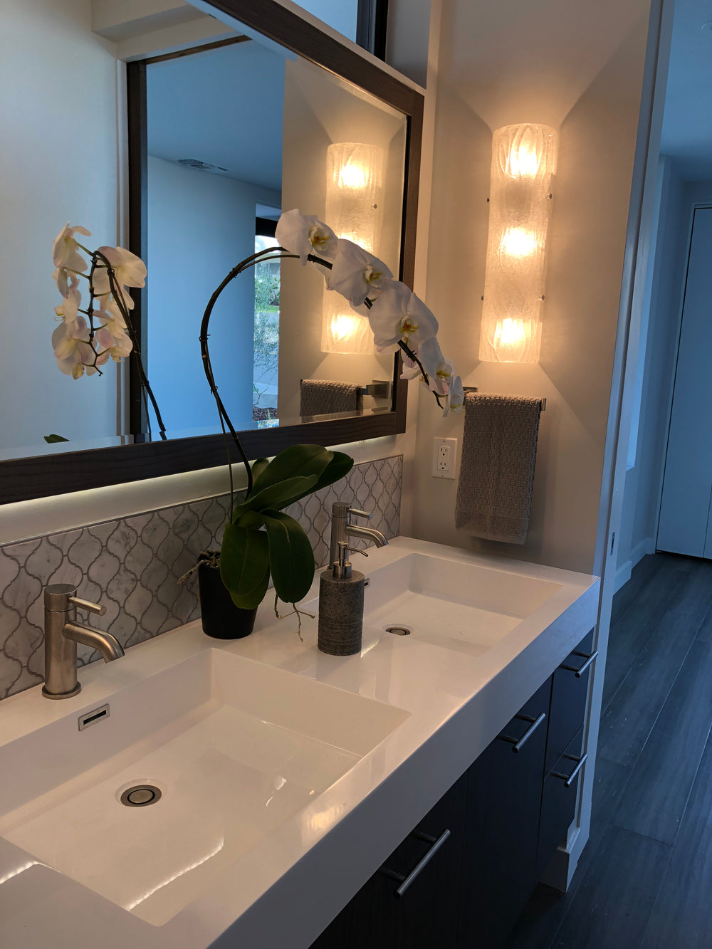 chrome wall mount light