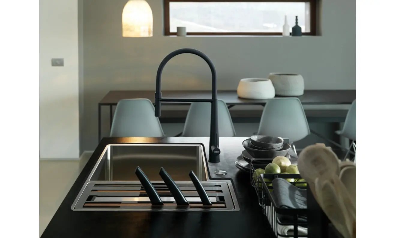 matte black faucet
