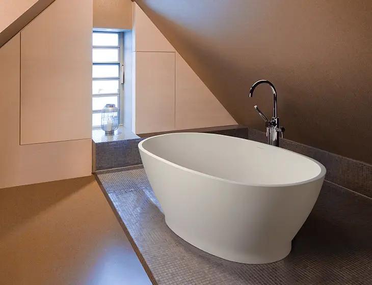 white bathtub