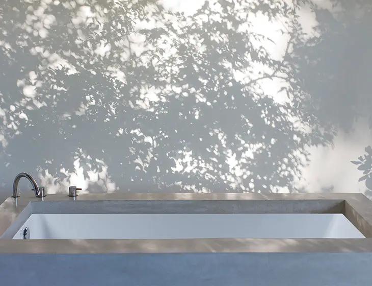 white bathtub