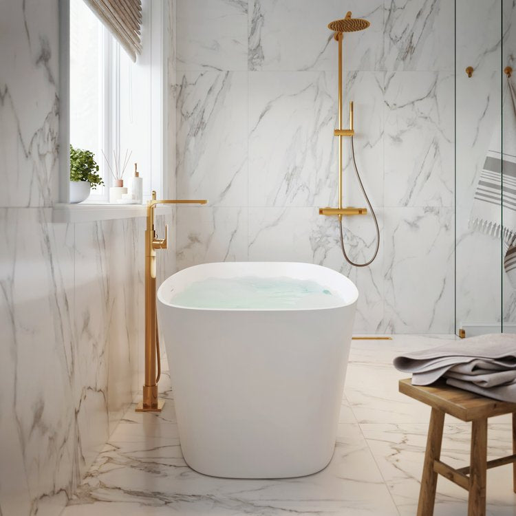 white freestanding bathtub