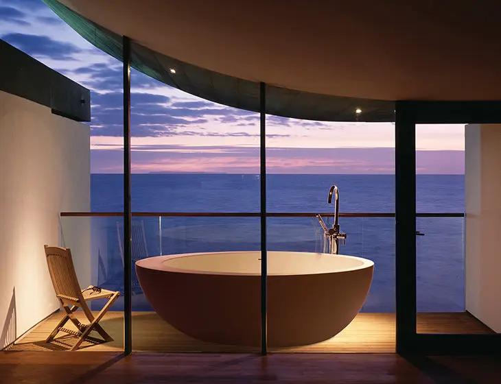 white bathtub