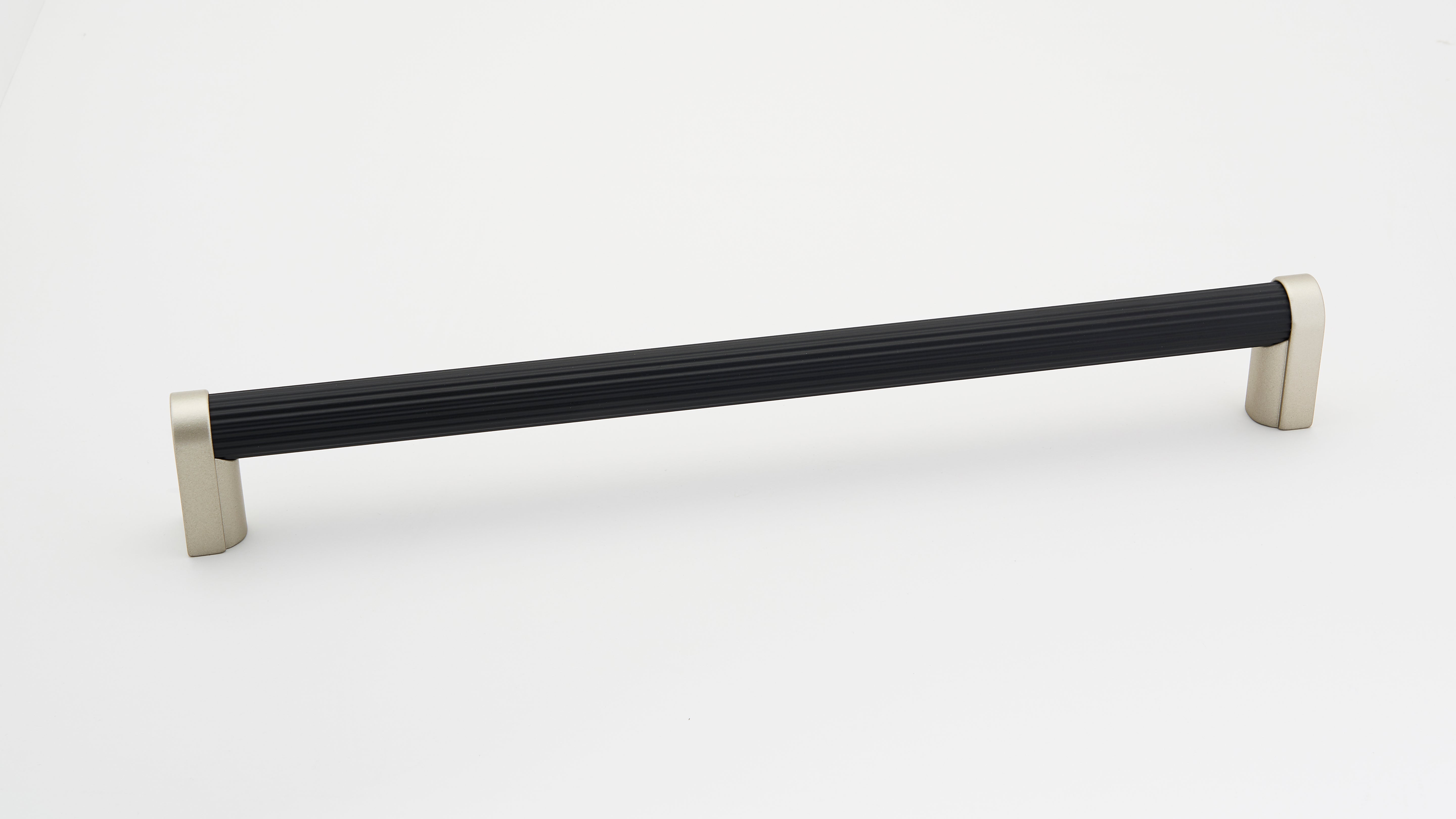 Alno Alta Moda 18" Appliance Pull Ribbed Bar