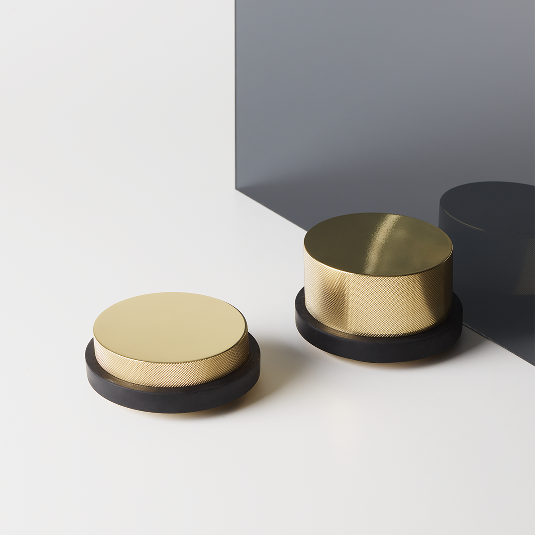 gold shiny doorstep