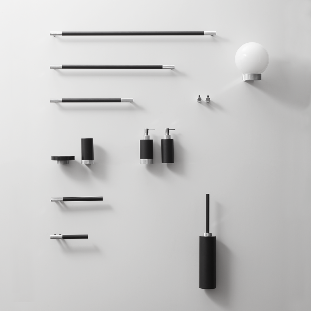 black matte/chrome towel rail