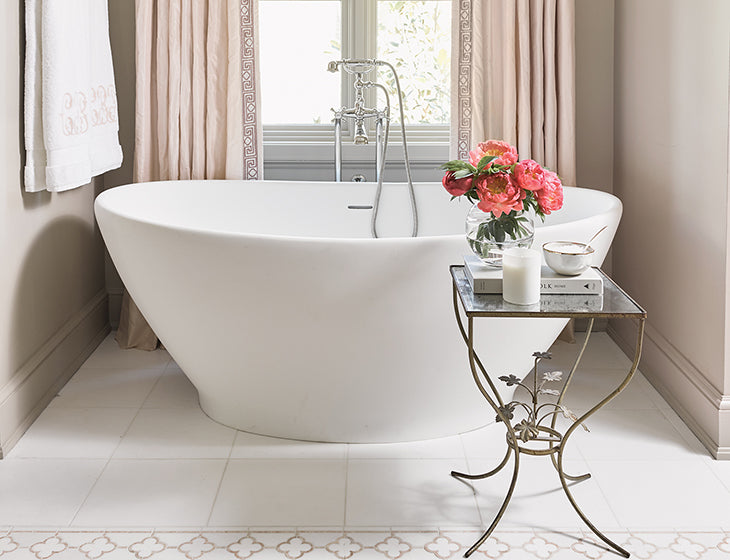 white bathtub