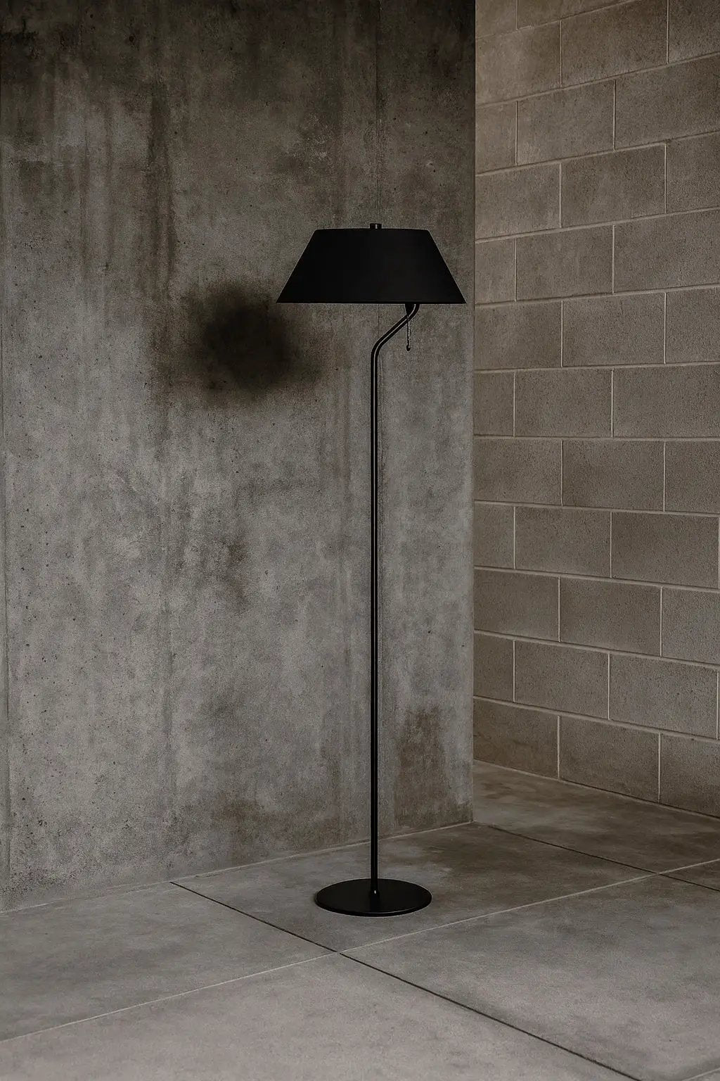 matte black/black floor lamp