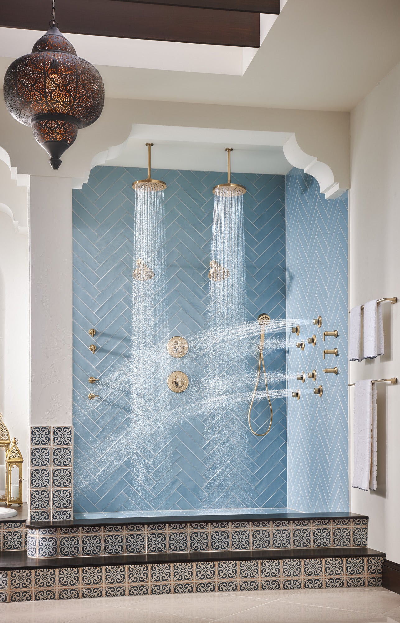 luxe gold showerhead