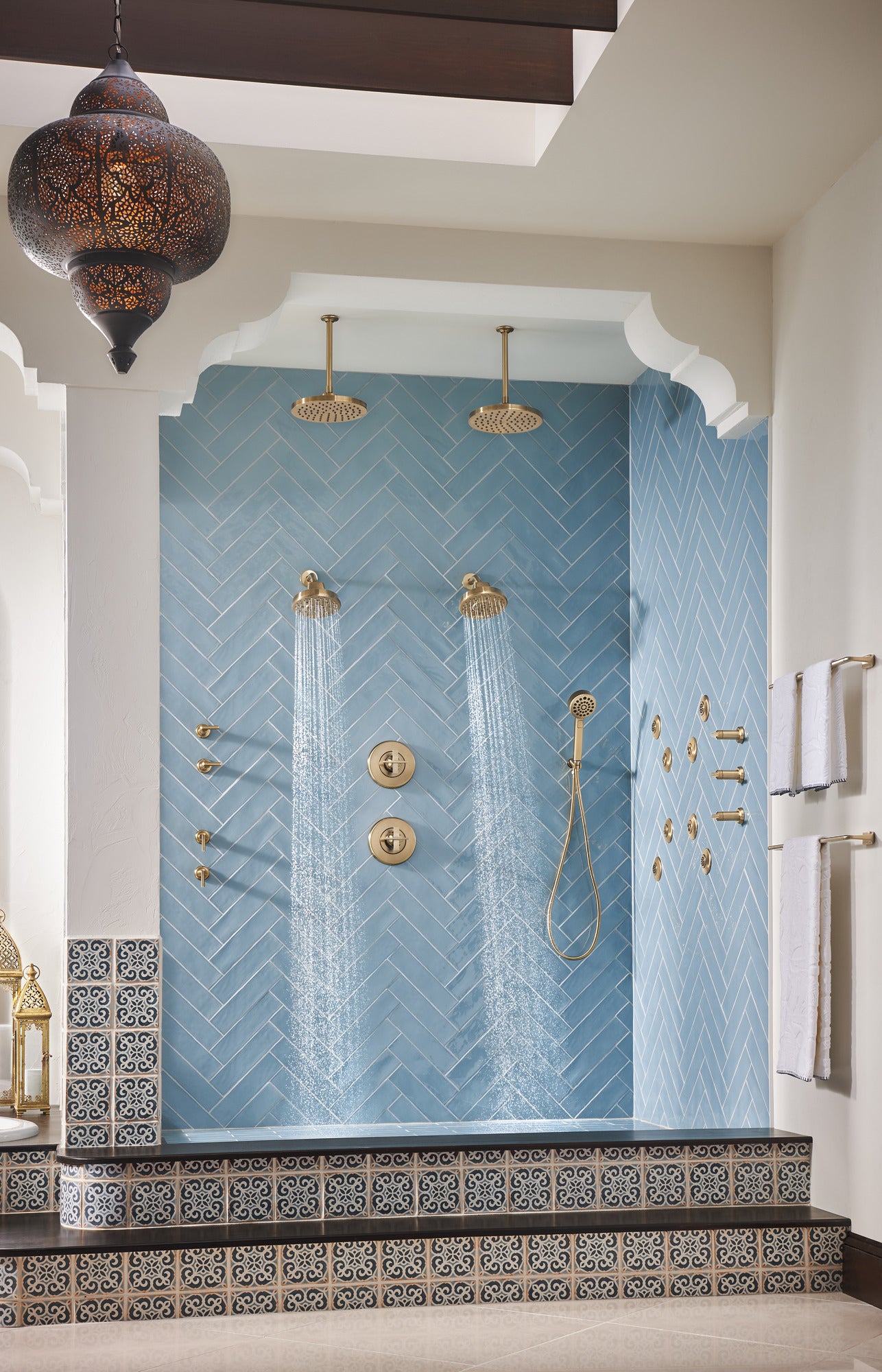 luxe gold showerhead